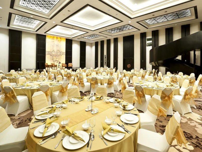 Bumi Segah Hotel Tanjung Redep Exterior foto